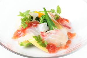  白身魚と季節野菜のカルパッチョ風サラダ