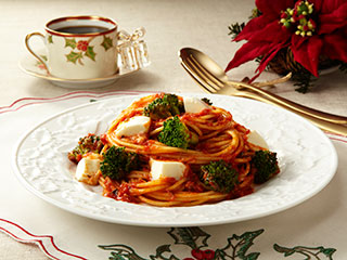 【森永乳業コラボ】クリスマスカラーのモッツァレラとブロッコリーのトマトスパゲティ