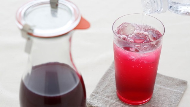 シロップ しそ 赤紫蘇ジュースのレシピ！ しそと酢・砂糖だけでできる人気の作り方