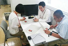 担当者による表示の読み合わせチェック