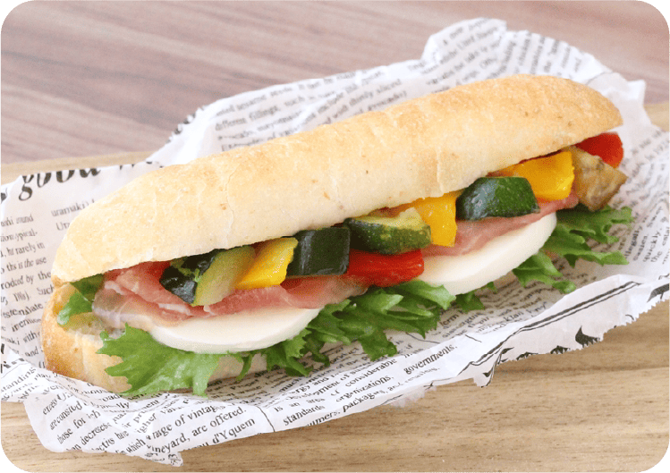 グリル野菜マリネと生ハムのバゲットサンド