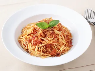 フライドオニオンとトマトピューレーの簡単パスタ