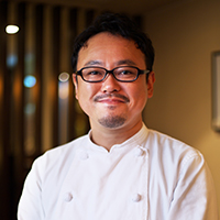 横瀬賢一 店長・総料理長 横瀬賢一 店長・総料理長