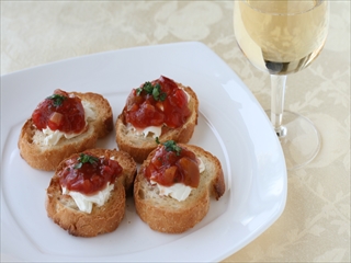 クリームチーズとサルサのブルスケッタ カゴメ株式会社