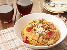 サーモンときのこのトマトクリームパスタ