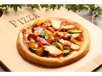 チキンとハーブ＆ガーリックのイタリアン野菜のピザ