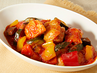 彩り野菜の鶏肉のトマト煮