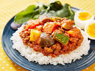ごろごろ野菜のキーマカレー(ラウンドレッド使用)