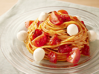 トマトとチーズの冷製パスタ