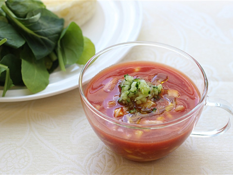 サラダチキンの冷製トマトスープ