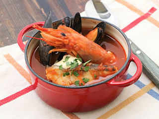 魚介のうまみたっぷり!本格トマトブイヤベース