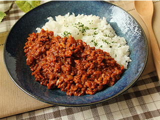 フライパンで簡単！ トマトキーマカレー