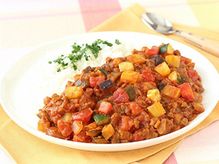 10分で簡単！トマトジュースで作る夏野菜のキーマカレー