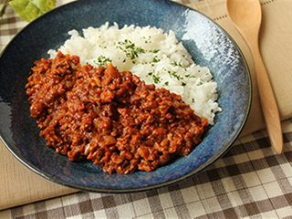 フライパンで簡単！ トマトキーマカレー