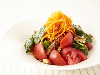 トマトと人参、ベビーリーフの濃い美サラダ