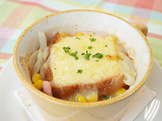 簡単!玉ねぎのトマトパングラタン