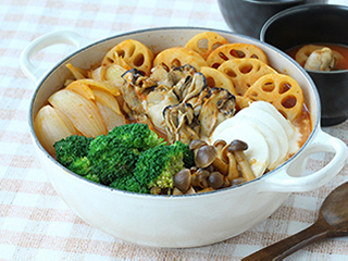 野菜ジュースで♪牡蠣と蓮根のコク旨トマト鍋