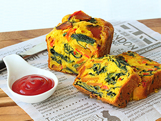 カラフル野菜のケークサレ(塩ケーキ) ケチャップ添え