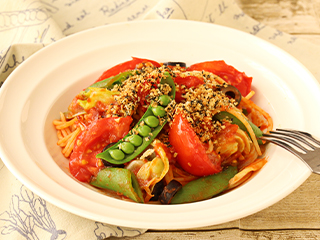 スナップえんどうのトマトソースパスタ