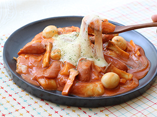 とろ~り濃厚!角餅でロゼ・トッポギ