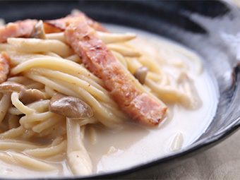 野菜だし香るベーコンときのこの豆乳スープパスタ