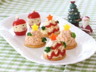 惣菜のポテトサラダで簡単!2色のクリスマスツリーサラダ