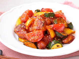 夏野菜がおいしい!ヤンニョムチキン