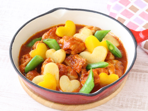 ハートいっぱい！鶏肉のトマト煮