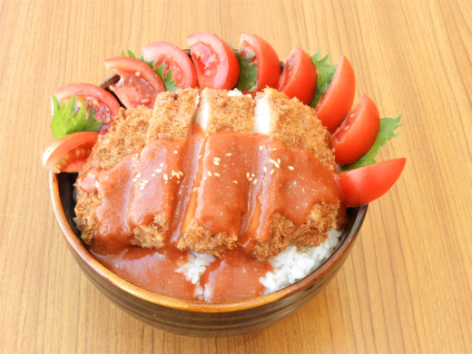 トマトづくしのガリトマかつ丼