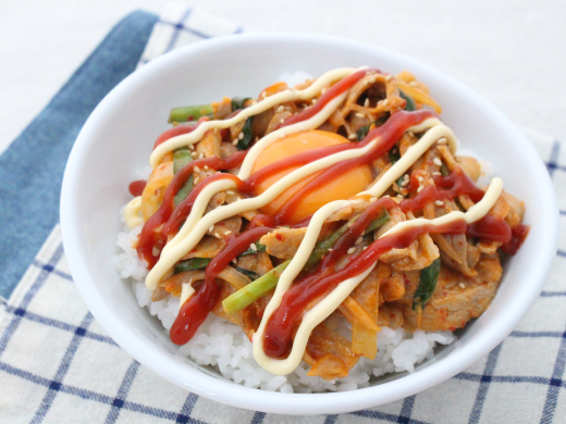 ケチャマヨ豚キムチ丼