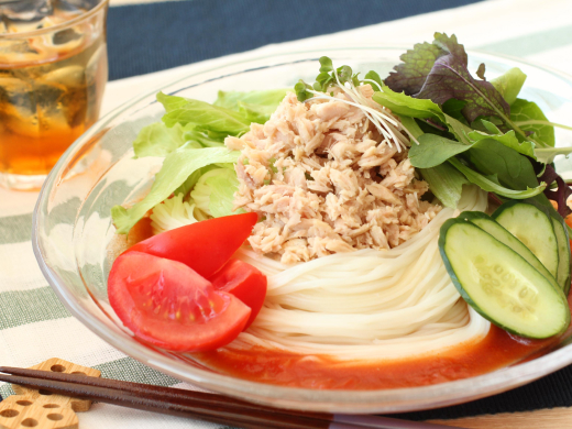 トマトつゆで食べる！さっぱりサラダそうめん