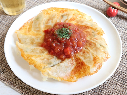 簡単アレンジ！サルサで食べるチーズ羽根つき餃子