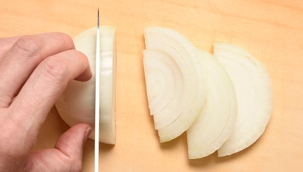 繊維を断つように切ると、やわらかな食感になる 繊維を断つように切ると、やわらかな食感になる