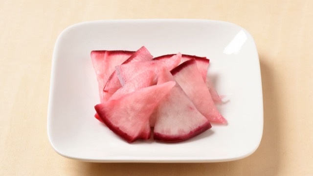 赤かぶを皮ごと使うと色合いも美しい漬物に 赤かぶを皮ごと使うと色合いも美しい漬物に