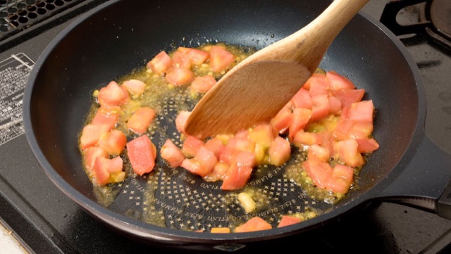 トマトを炒めたり煮込んだりするとリコピンを吸収しやすくなる
