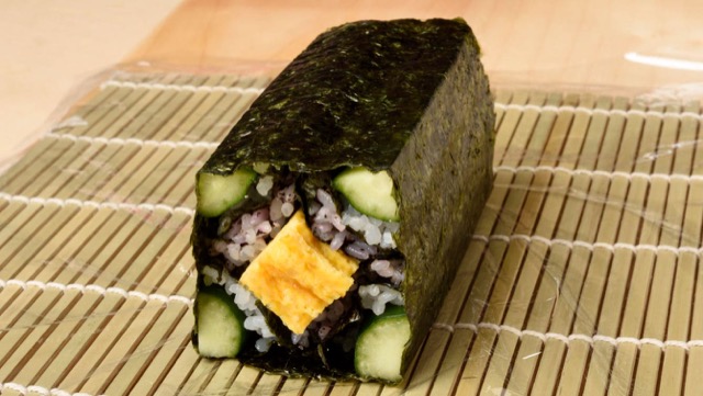 柄がきれいな四角いお寿司