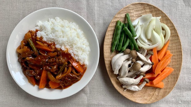 野菜たっぷりハヤシライスレシピ！焼きケチャップが美味