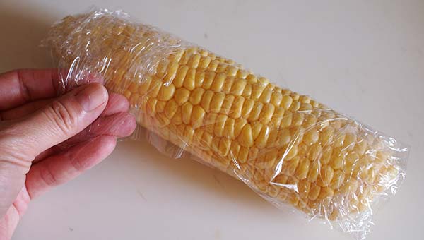 とうもろこしを電子レンジで加熱する