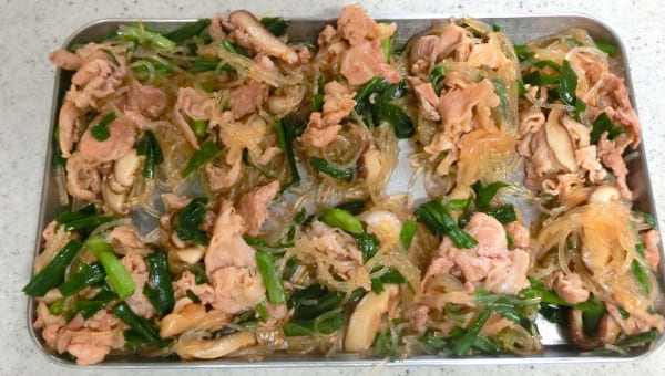 具材を室温程度に冷まし、10等分する 具材を室温程度に冷まし、10等分する