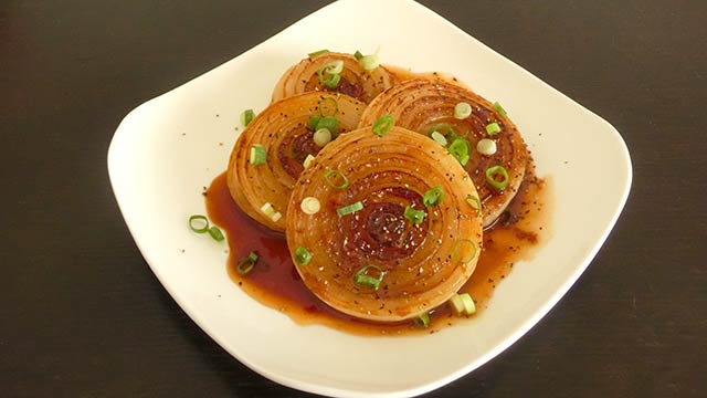 崩れずきれいに焼ける玉ねぎステーキ！香ばしいタレも美味