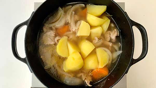 じゃがいもを加える