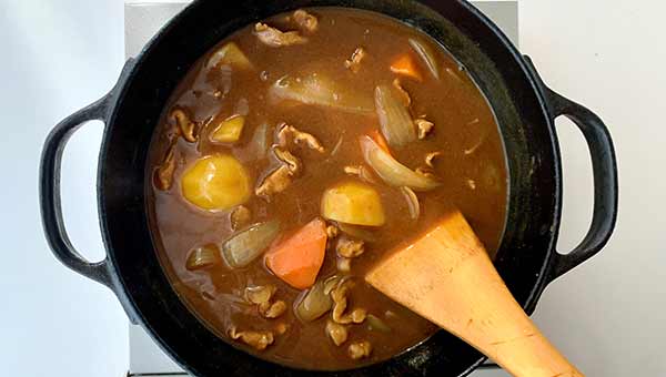 とろみがつくまで煮て火を止め、味を馴染ませる