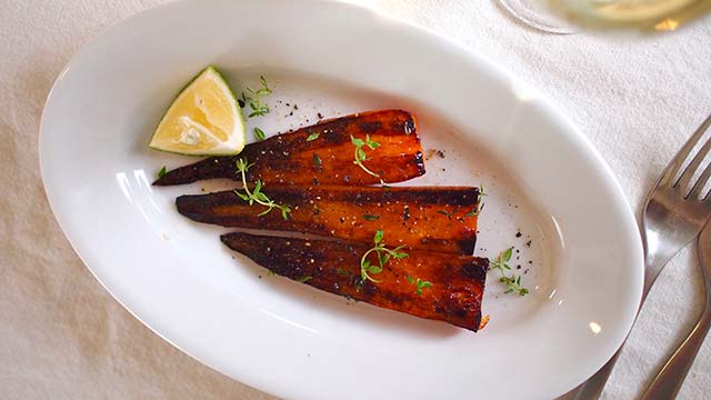 下茹ではレンジで！やわらかく香ばしい、プロのにんじんステーキ