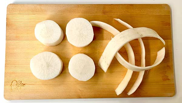 皮を厚めにむく 皮を厚めにむく