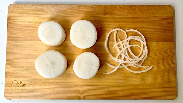 大根を面取りする 大根を面取りする