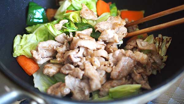 全体を混ぜ合わせ、味を調えて完成 全体を混ぜ合わせ、味を調えて完成