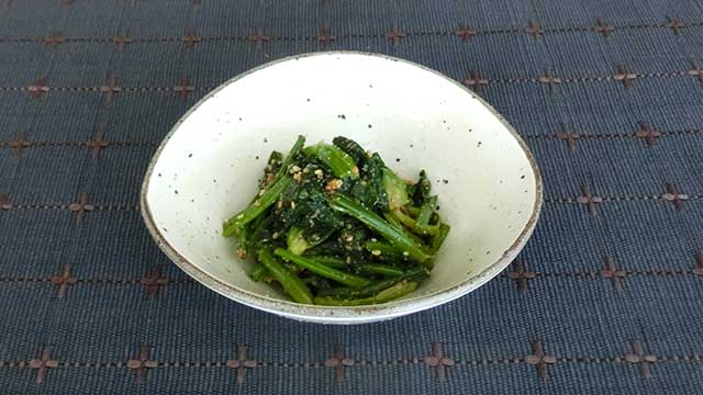 ほうれん草は茹でて冷水に！胡麻和えレシピ＆土を落とす洗い方も