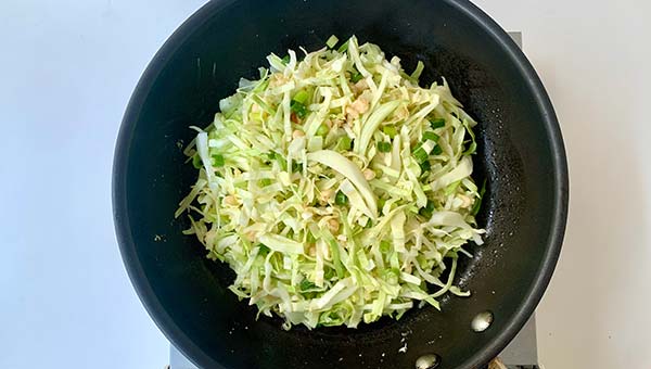 フライパンに流し入れ、厚みを3cmにする