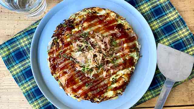 キャベツがメインのお好み焼き！常備の小麦粉でできる簡単レシピ