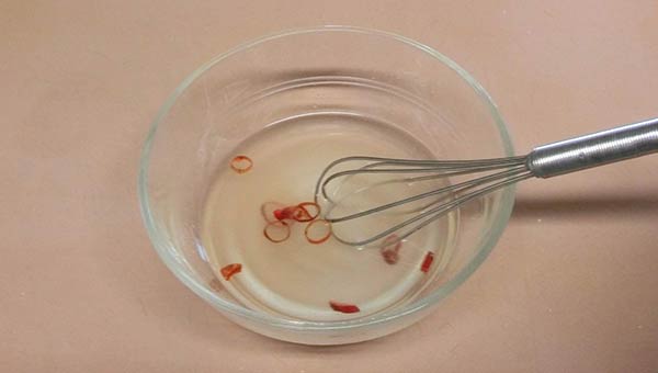 調味料を混ぜ合わせる 調味料を混ぜ合わせる